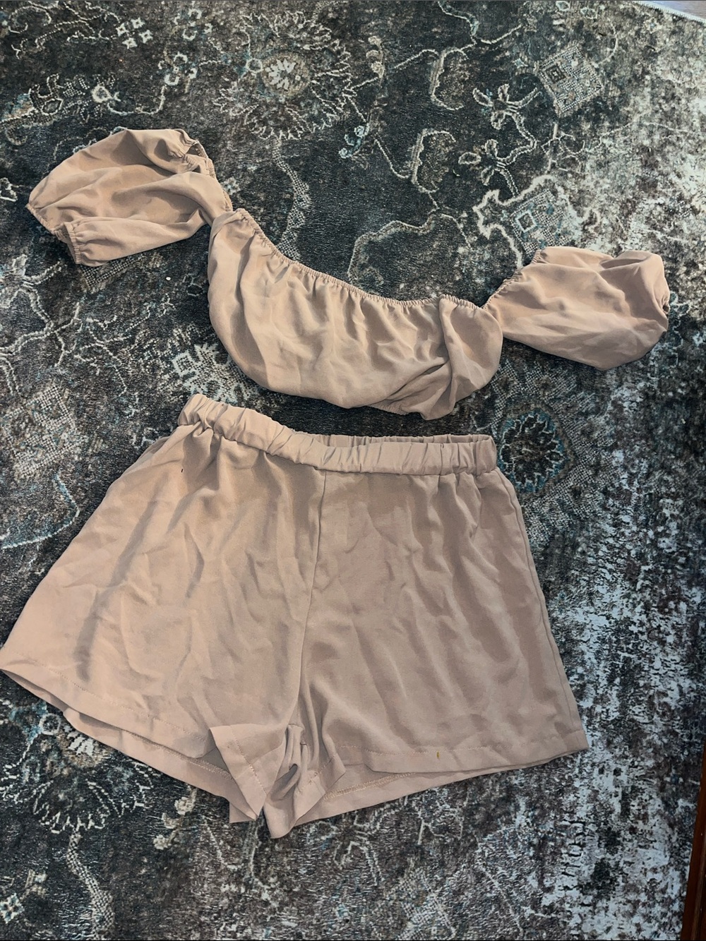 Women’s Elastic-Waist Bermudas in Light Taupe 2 piece set